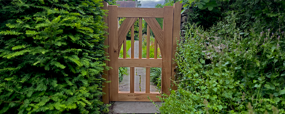 Solid oak gate - woodwork to the highest standards